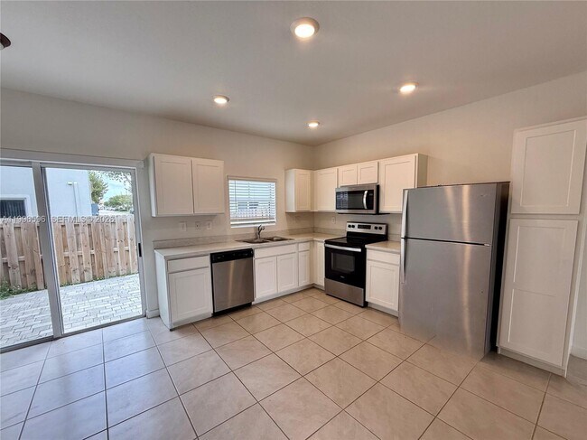 Building Photo - 235 NE 3rd Ave