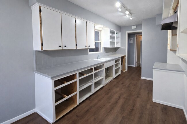 Foto del edificio - 1817 E Hillcrest Ave