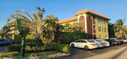 Building Photo - 1100 NE 9th Ave