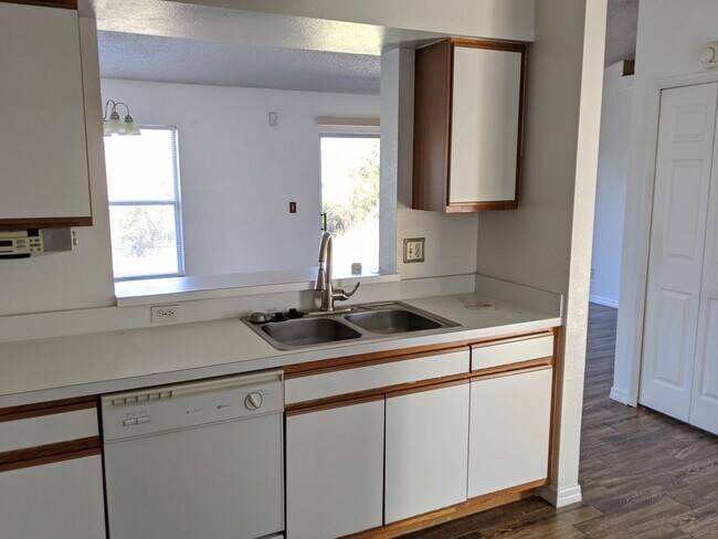 Foto del edificio - 15461 Margaux Dr