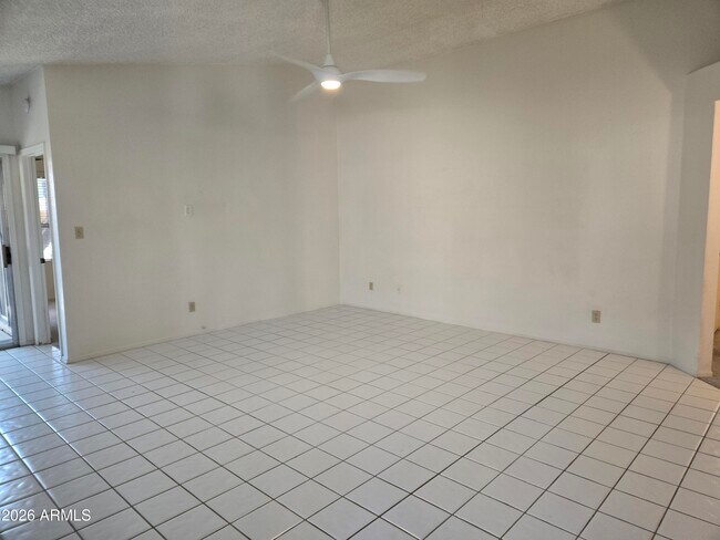 Foto del edificio - 3033 E Siesta Ln