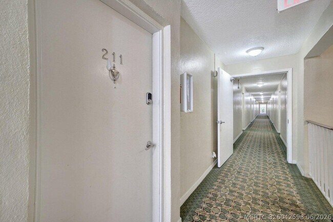 Foto del edificio - 2400 NE 33rd Ave