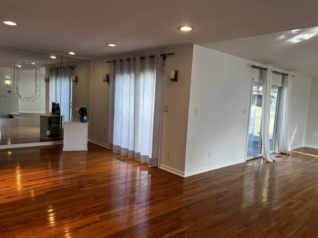 Building Photo - 4409 Exmoor Cir