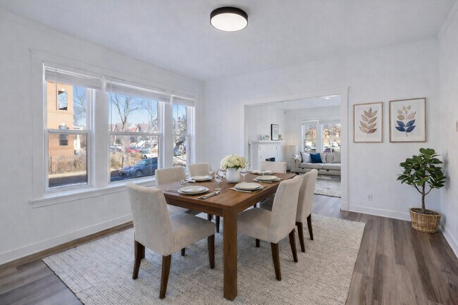 Foto del edificio - 3047 W Berteau Ave