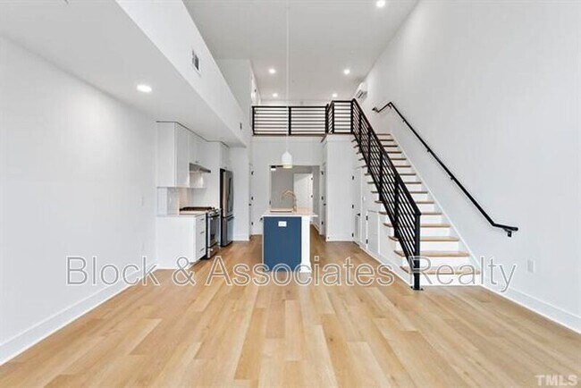 Foto del edificio - 615 Daniels St