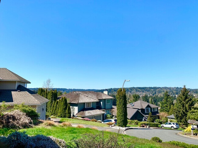 Building Photo - Beautiful 3-Bedroom Home with A/C in Priva...