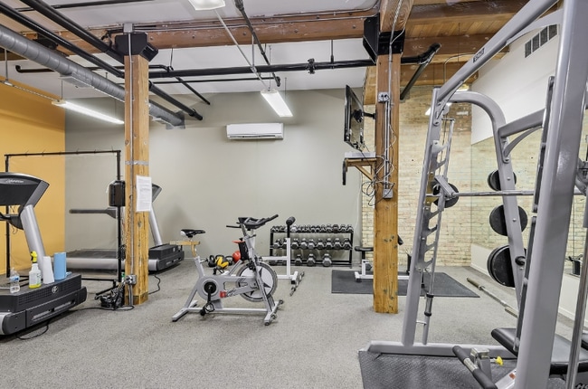 Photo - 2012 W St Paul Ave Apartment