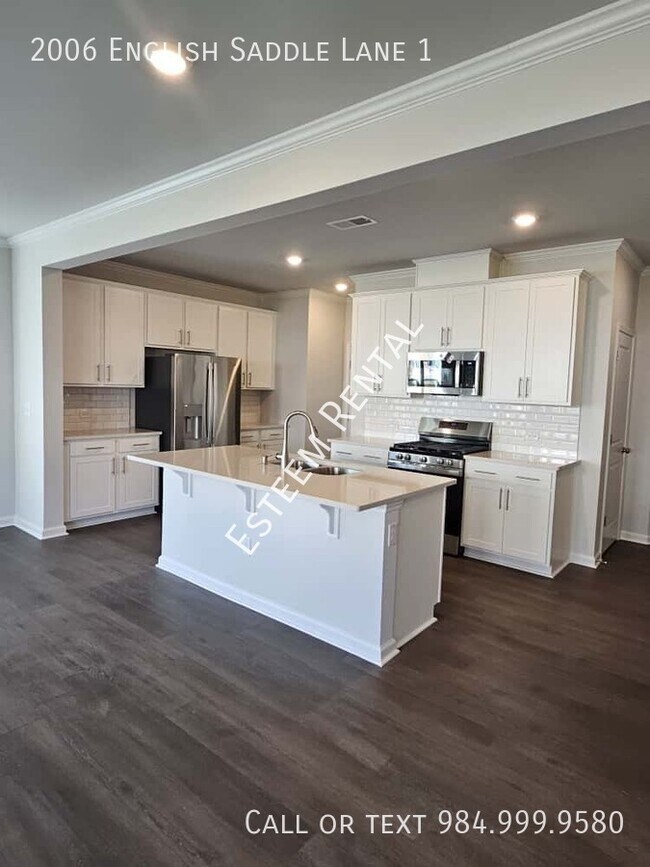 Building Photo - 2006 English Saddle Ln