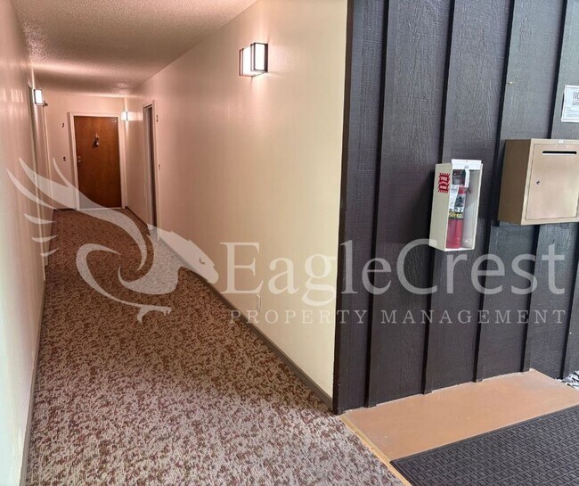 Foto del edificio - Convenient 3 Bedroom 2 Bathroom Condo Living With POOL Access
