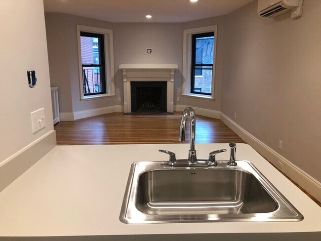 Foto del edificio - Back Bay 1bed / 1bath available Feb 1 $3450