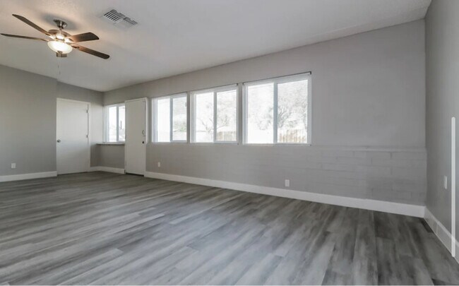 Foto del edificio - 2737 W Montebello Ave