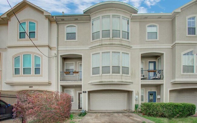 Building Photo - 5805 Rose St