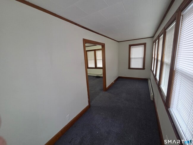Building Photo - 387 Putnam Pike