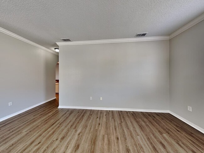 Foto del edificio - 725 Terranova Ave