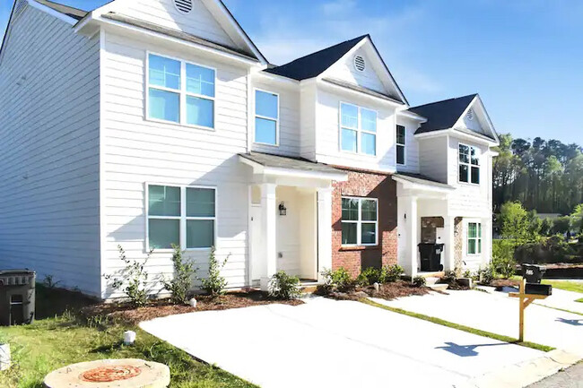 Building Photo - Room in Townhome on Laurel Ridge Cir