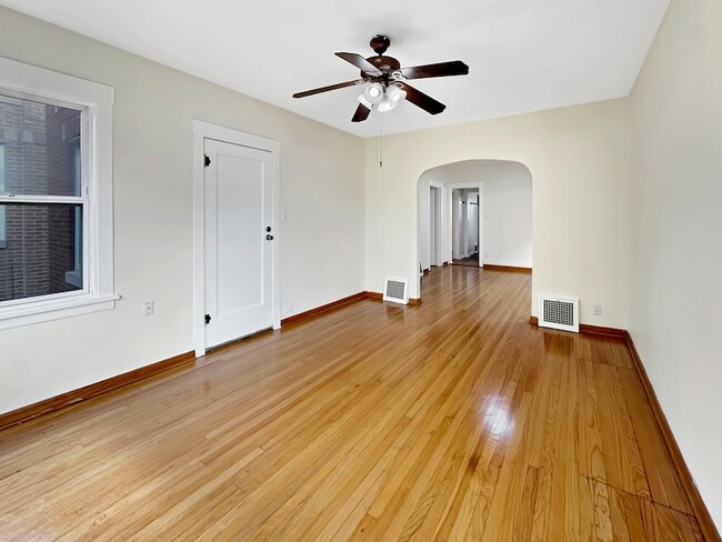 Building Photo - 5244 W Altgeld St
