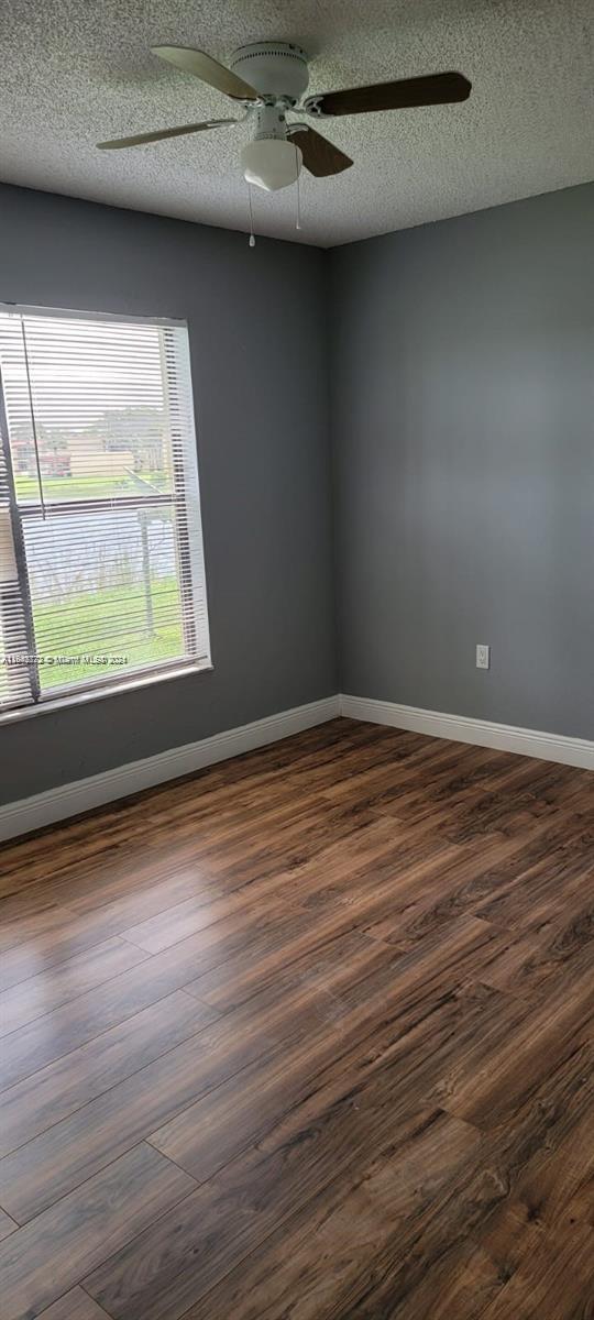 Building Photo - 1562 Lake Crystal Dr