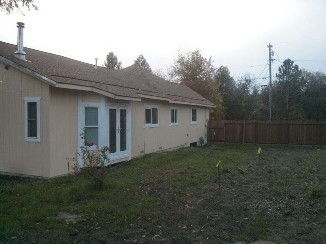 Building Photo - Spacious Country Home in Penngrove
