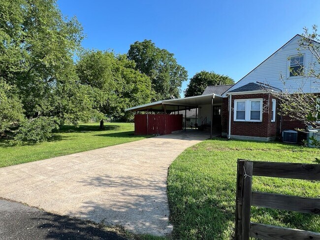 Building Photo - 2801 Lascassas Pike