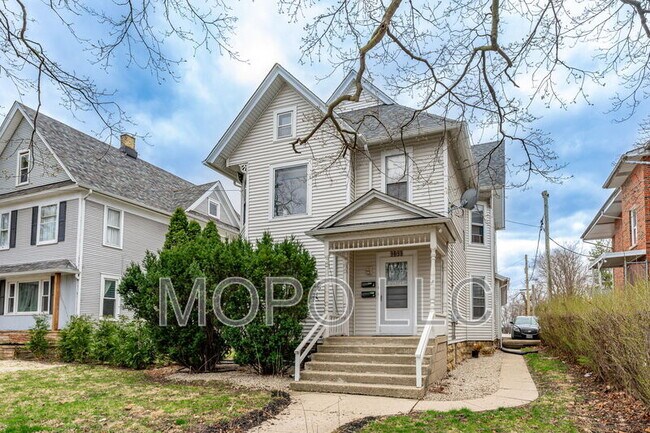 Building Photo - 1613 E State St