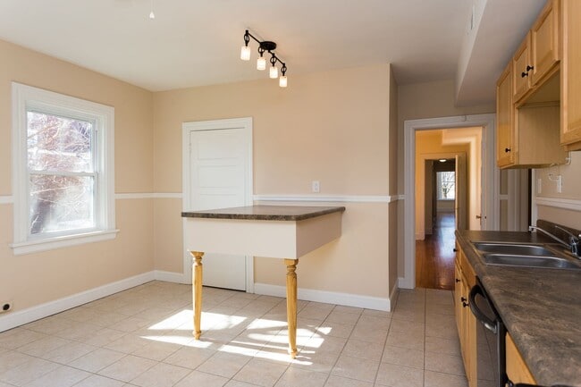 Foto del edificio - 412 W Marshall St