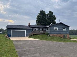 Building Photo - 935 Hazelwood Dr