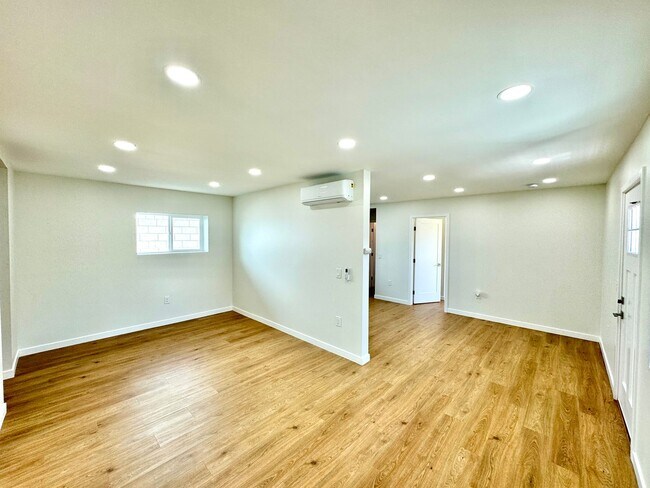 Foto del edificio - 2410-2414 33rd St