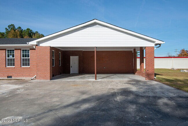 Building Photo - 8 Bailey Dr