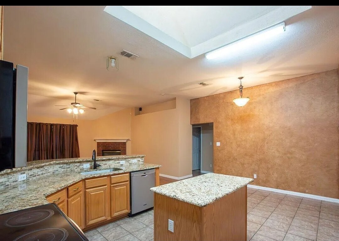 Foto principal - 5905 Garden View Dr