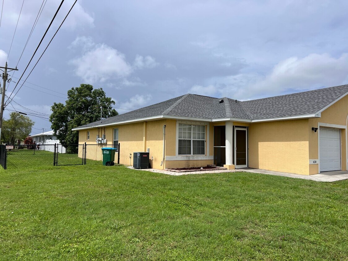 Foto principal - 630 SE 14th St