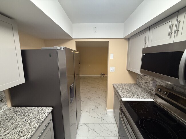 Foto del edificio - 21280 Brinson Ave