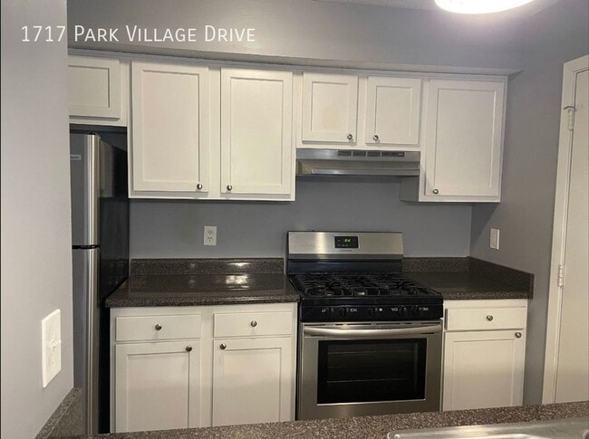 Building Photo - Beautiful Townhome 2 Bed 2.5 Bath!