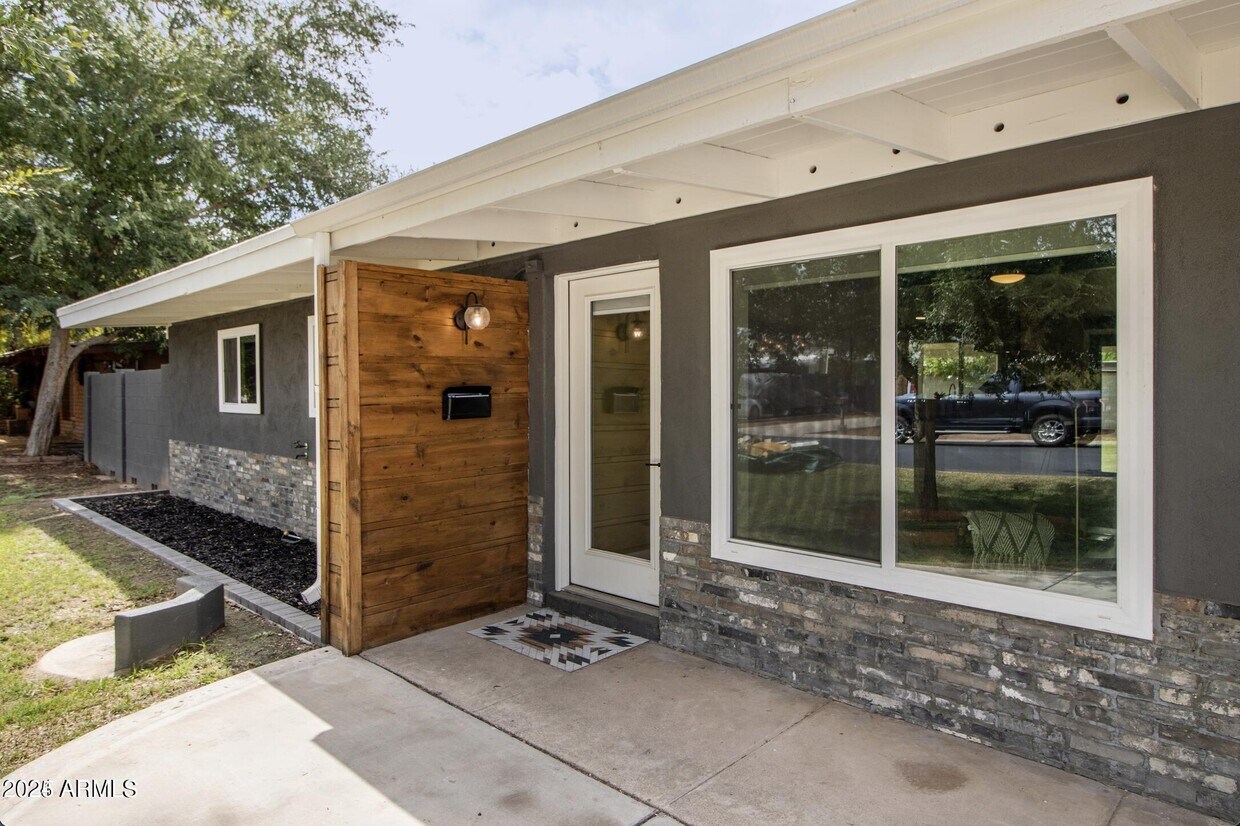 Foto principal - 1509 E Rancho Dr