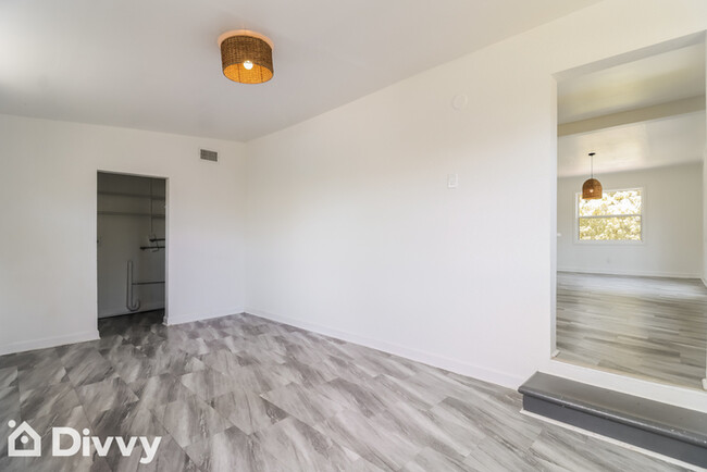 Foto del edificio - 107 E Spruce St