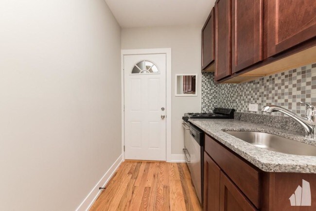 Foto del edificio - 0 bedroom in Chicago IL 60657