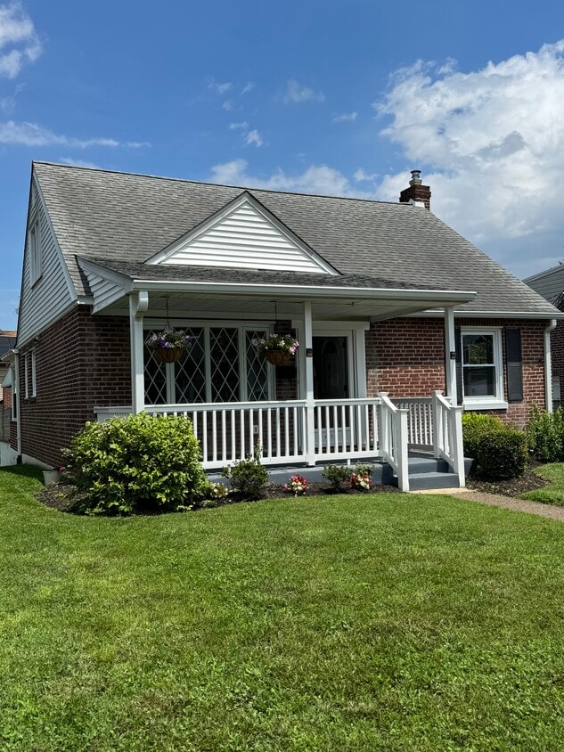 Primary Photo - 421 Lawrence Rd