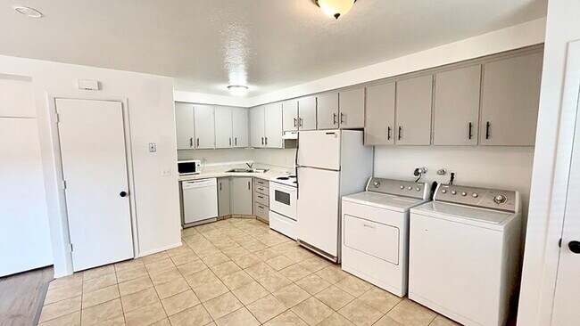 Building Photo - 356 N 300 W