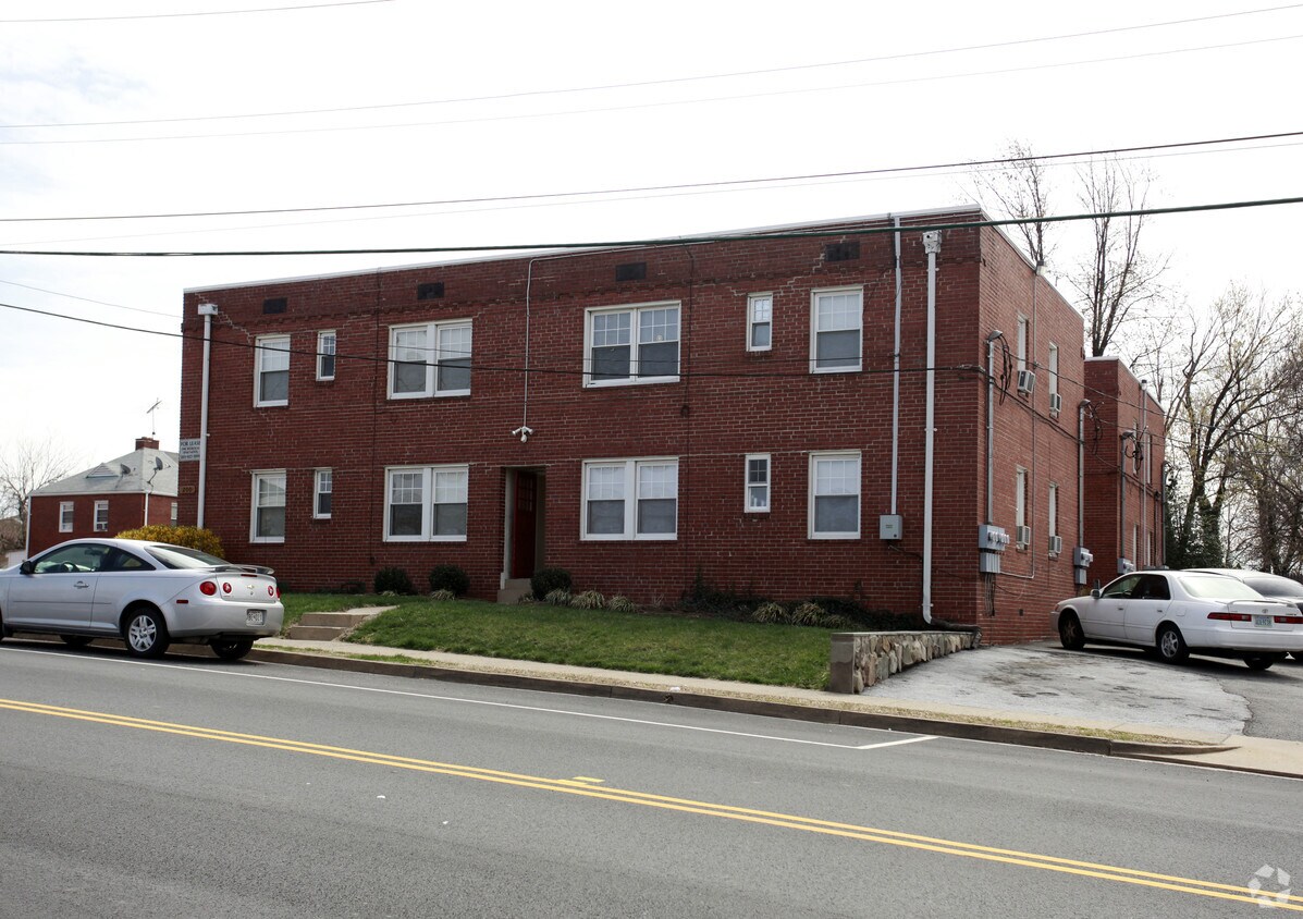 Primary Photo - 200 S Veitch St