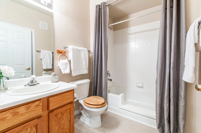 Building Photo - 3960 Riviera Grove