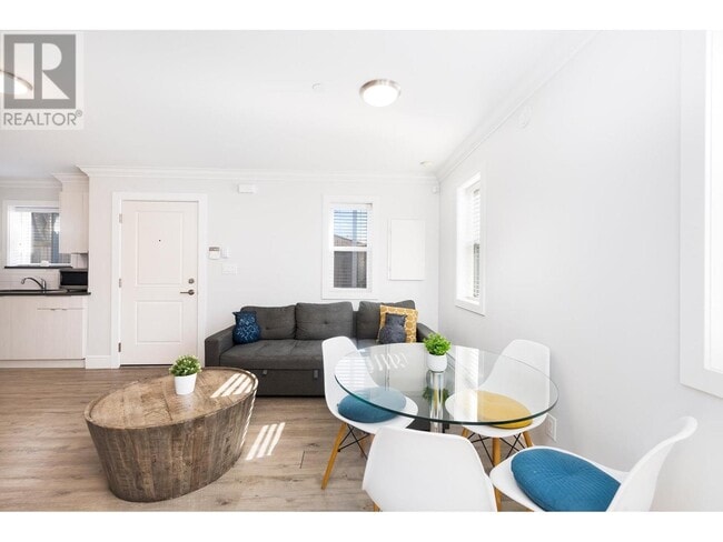 Photo du bâtiment - 50 E 47th Ave