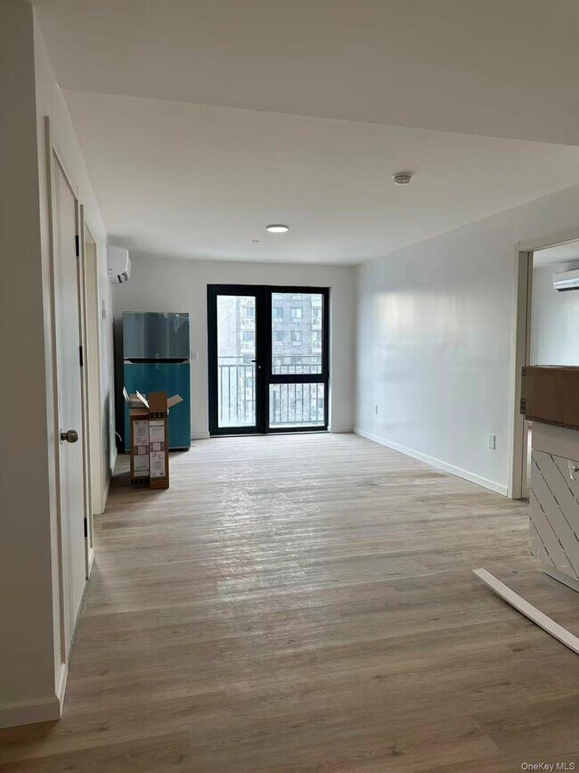 Foto del edificio - 70-33 Queens Blvd