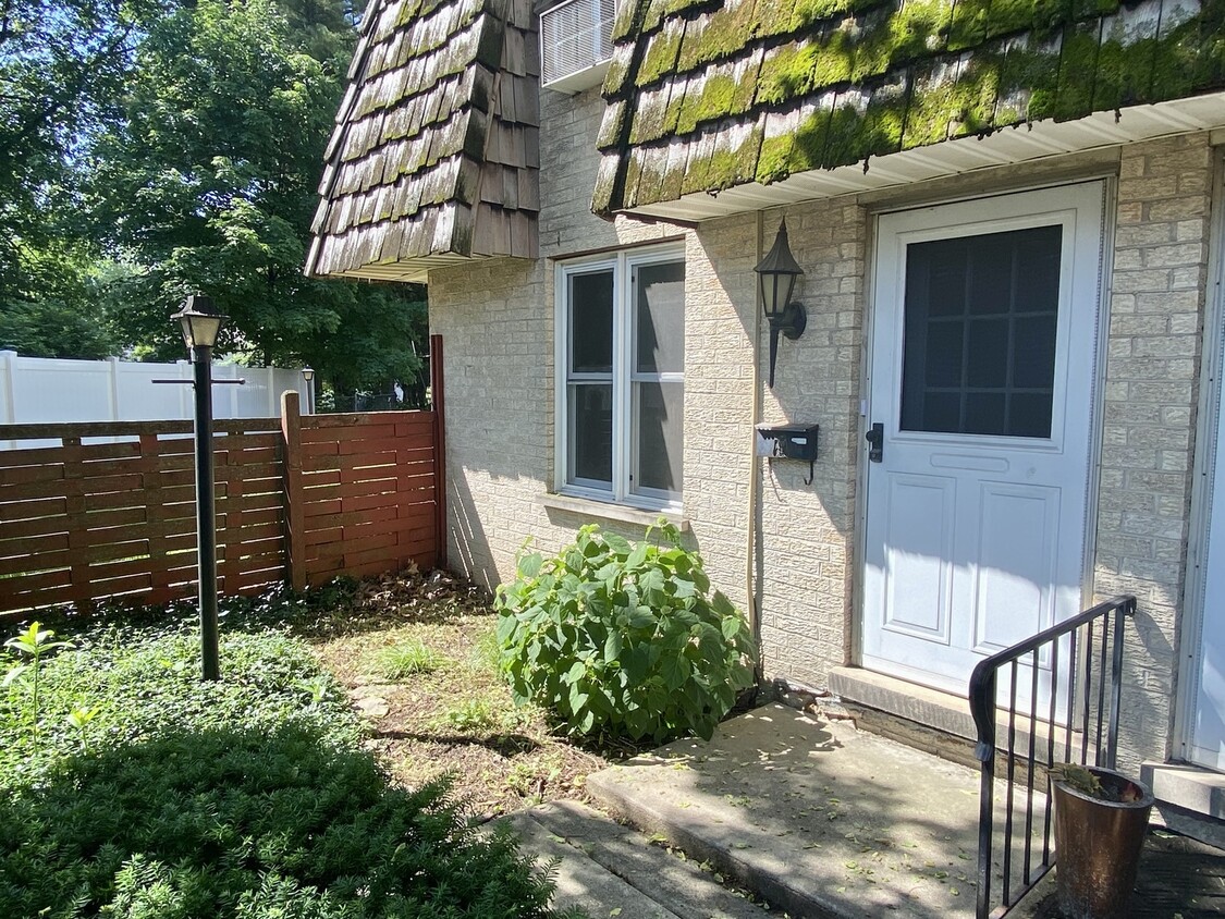 Primary Photo - 24027 W Oak St