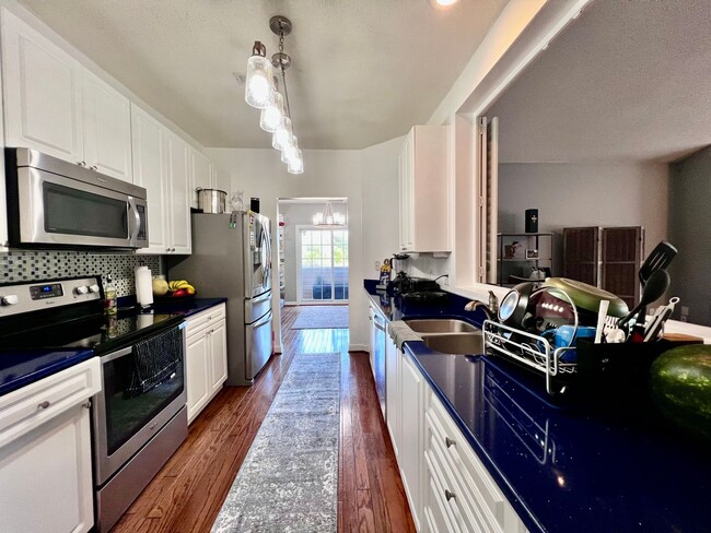 Building Photo - Beautiful home in the Chancellor Walk neig...