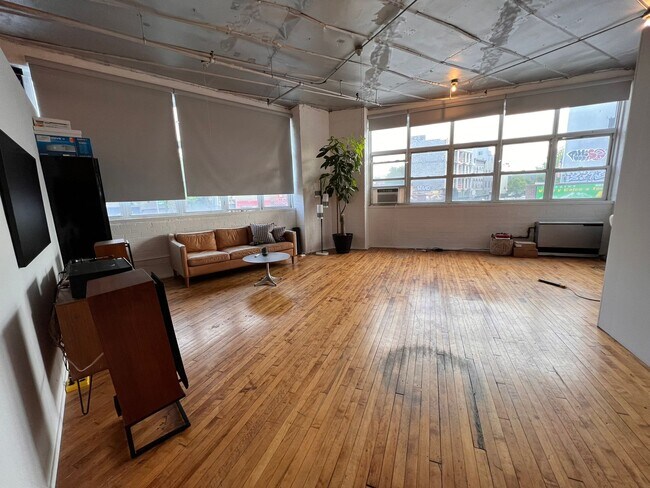 Foto del edificio - 1087 Flushing Ave