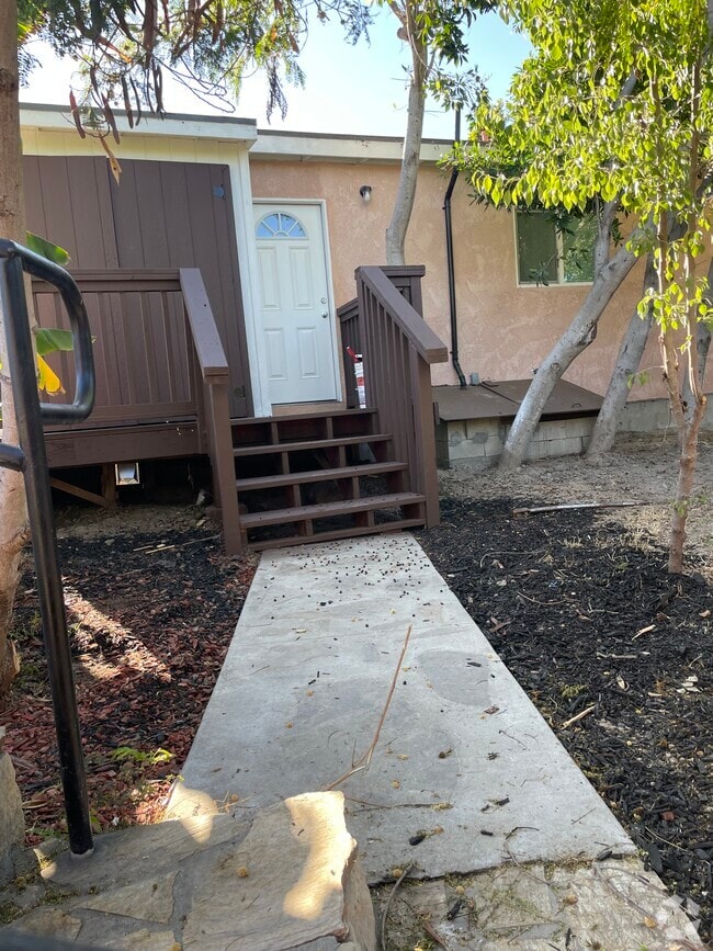 Building Photo - 3806 Linda Vista Dr