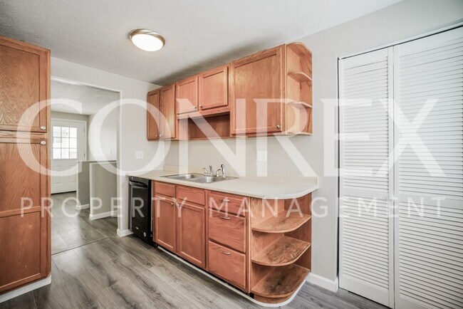 Foto del edificio - Beautiful 3 Bedroom with Fenced Backyard!