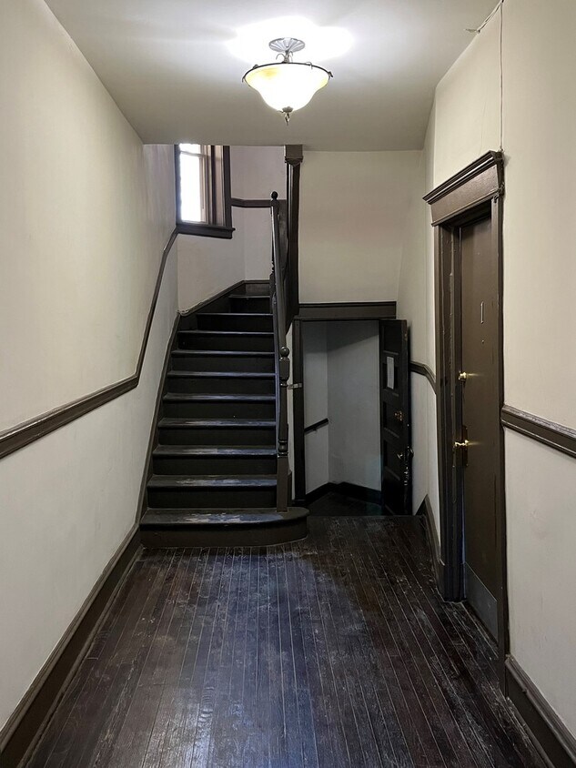 Building Photo - 6626 S Kenwood Ave