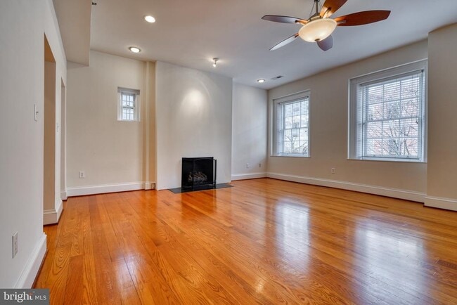 Building Photo - 509 Cathedral St