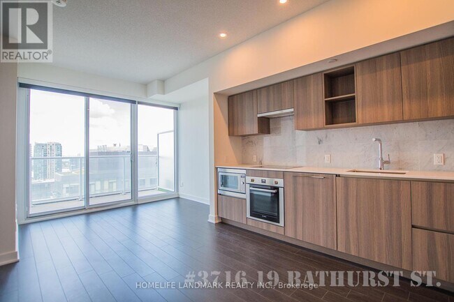 Photo du bâtiment - 19 Bathurst St