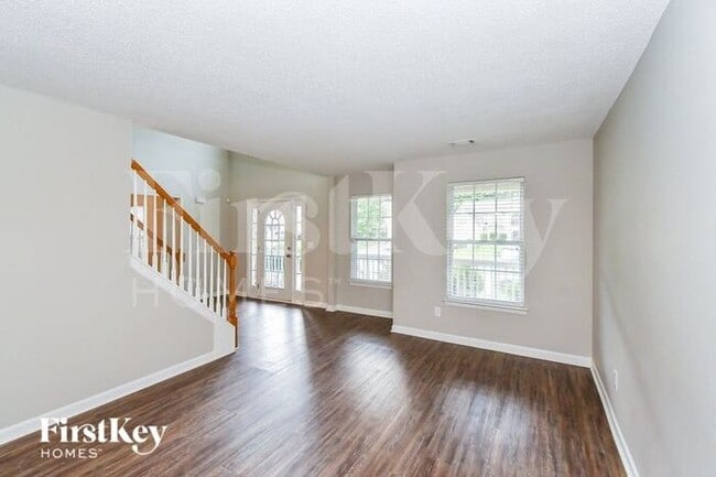 Foto del edificio - 275 Redding Ridge